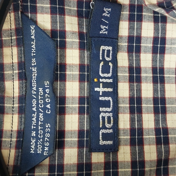 Nautica Men's Medium Plaid Button Down Long-Sleeve Shirt - Picture 2 of 8